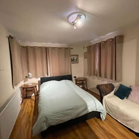 Spacious Bungalow In London, Near Central London, The Excel Centre And The O2, Ideal For Families Exterior photo