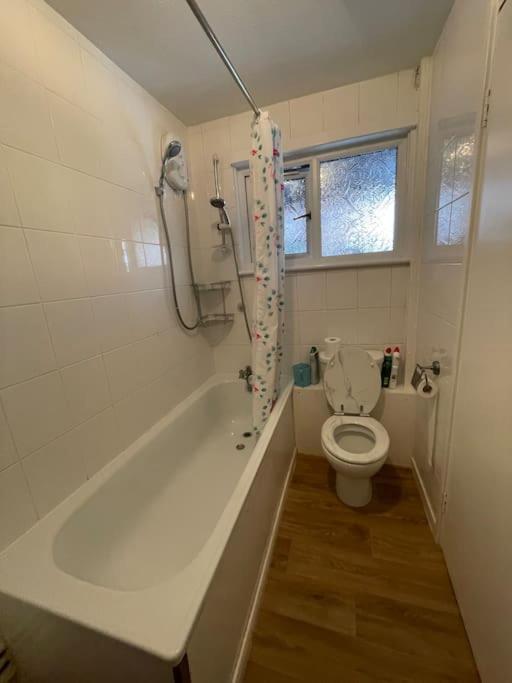 Spacious Bungalow In London, Near Central London, The Excel Centre And The O2, Ideal For Families Exterior photo