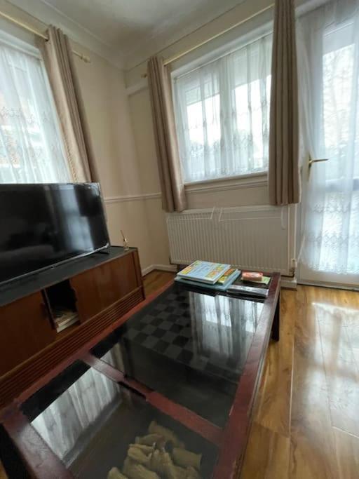 Spacious Bungalow In London, Near Central London, The Excel Centre And The O2, Ideal For Families Exterior photo