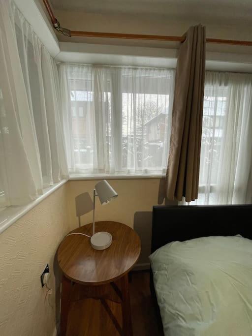 Spacious Bungalow In London, Near Central London, The Excel Centre And The O2, Ideal For Families Exterior photo